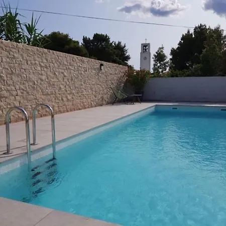 Haus Dalmatia With Heated Pool
