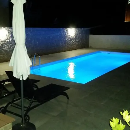 Haus Dalmatia With Heated Pool *