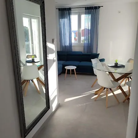 Apartamento Haus Dalmatia With Heated Pool *