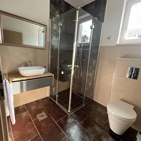 شقة Haus Dalmatia With Heated Pool *