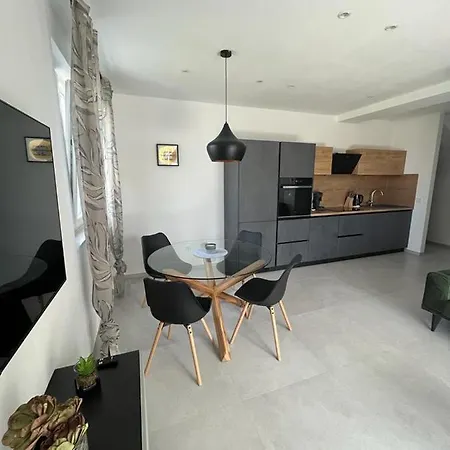 شقة Haus Dalmatia With Heated Pool *