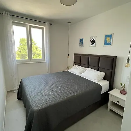 Haus Dalmatia With Heated Pool Apartamento *