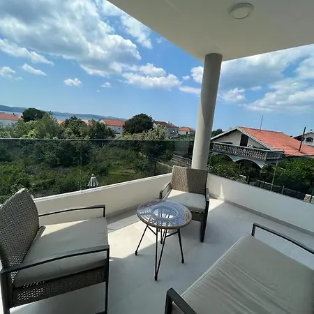 Haus Dalmatia With Heated Pool