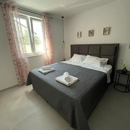 Apartamento Haus Dalmatia With Heated Pool *