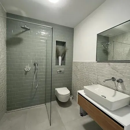 شقة Haus Dalmatia With Heated Pool