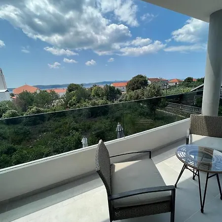 Haus Dalmatia With Heated Pool