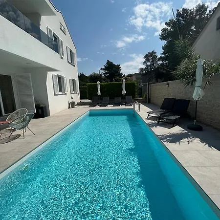 Apartment Haus Dalmatia With Heated Pool *