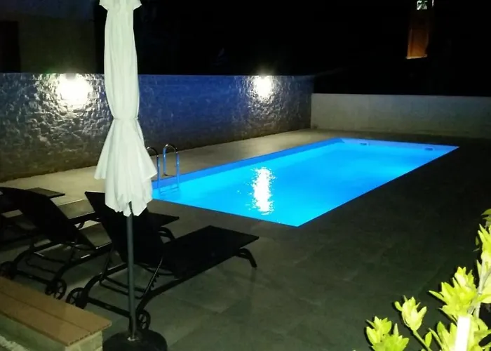 Haus Dalmatia With Heated Pool *
