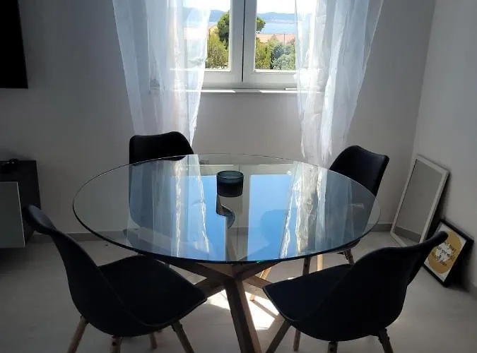 Haus Dalmatia With Heated Pool Apartamento