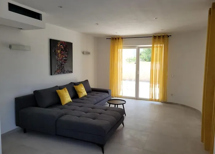 Haus Dalmatia With Heated Pool Apartamento