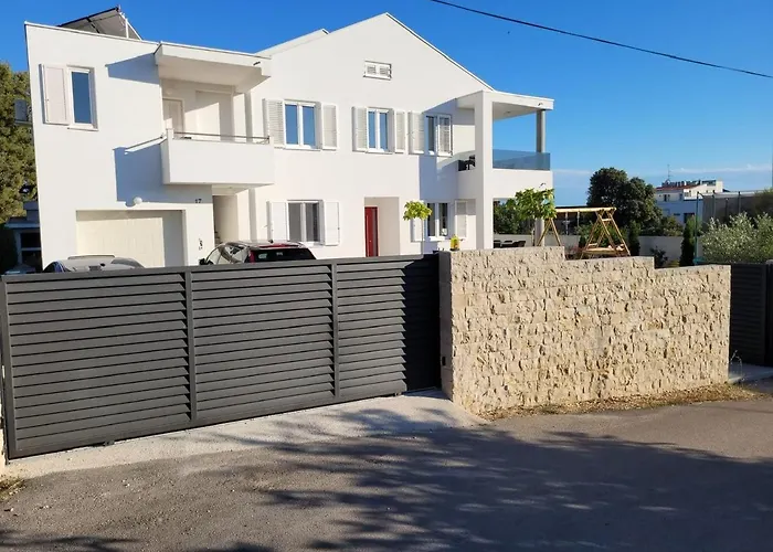 Haus Dalmatia With Heated Pool Apartamento Bibinje