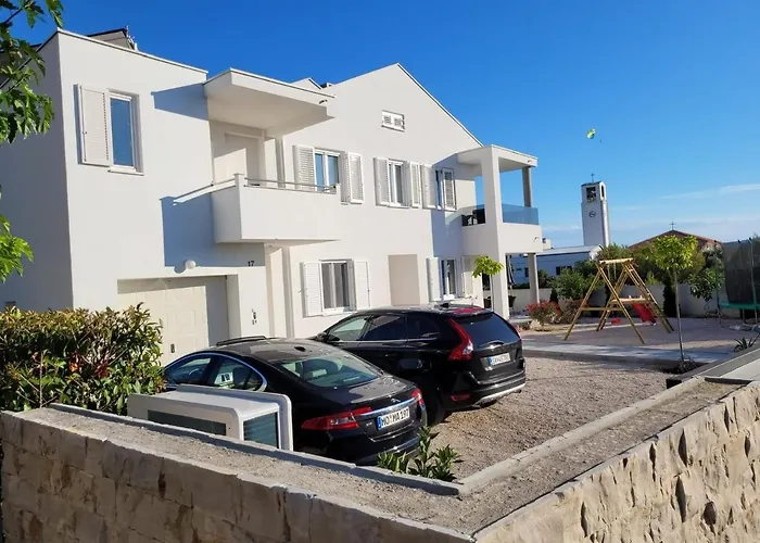 Haus Dalmatia With Heated Pool Apartamento *