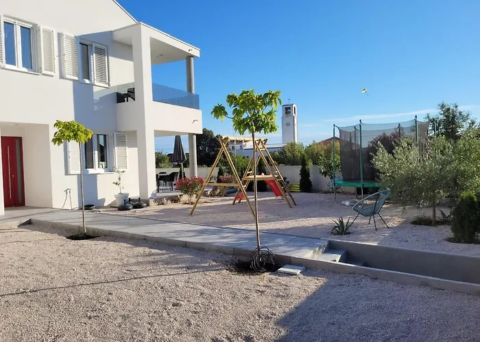 Haus Dalmatia With Heated Pool