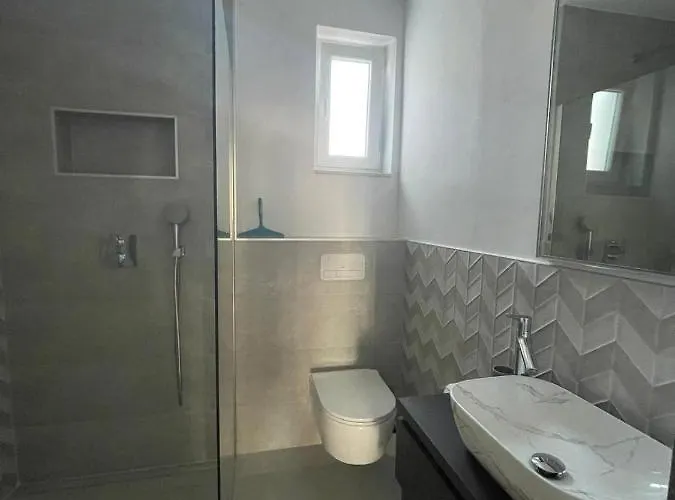 Haus Dalmatia With Heated Pool Apartamento