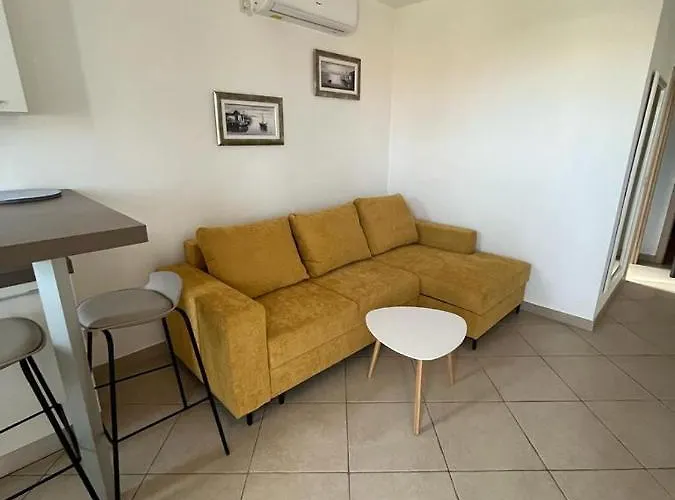 Haus Dalmatia With Heated Pool Apartmán