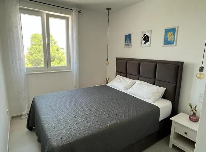 Haus Dalmatia With Heated Pool Apartamento *