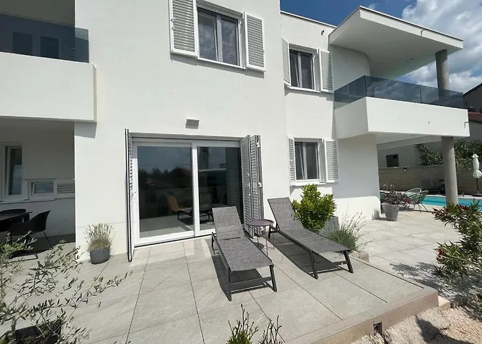 Apartamento Haus Dalmatia With Heated Pool