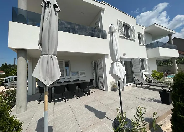 Haus Dalmatia With Heated Pool Bibinje