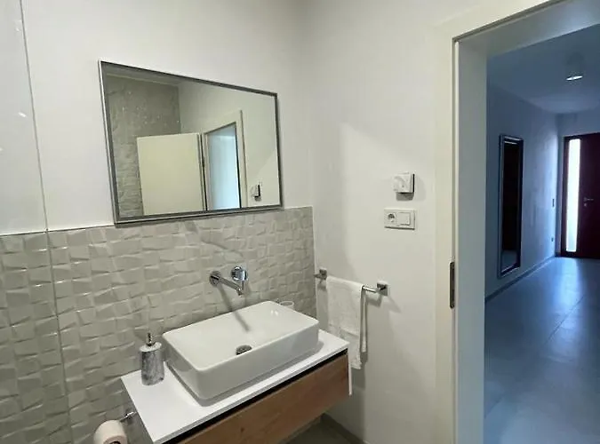 Haus Dalmatia With Heated Pool Apartamento