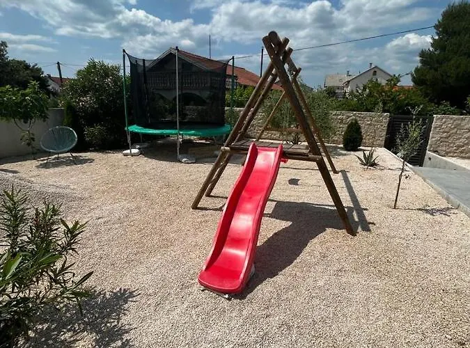 Haus Dalmatia With Heated Pool