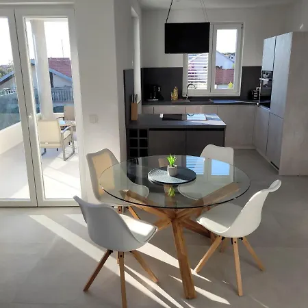 아파트 Haus Dalmatia With Heated Pool *