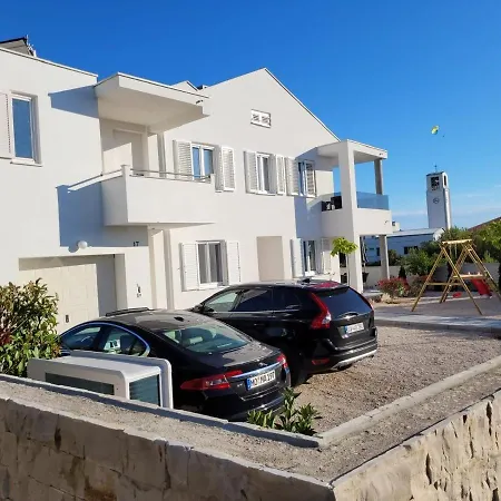 Haus Dalmatia With Heated Pool 公寓 *