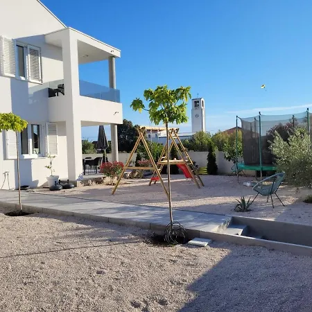 Haus Dalmatia With Heated Pool