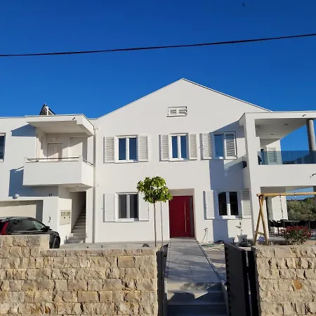 Haus Dalmatia With Heated Pool *