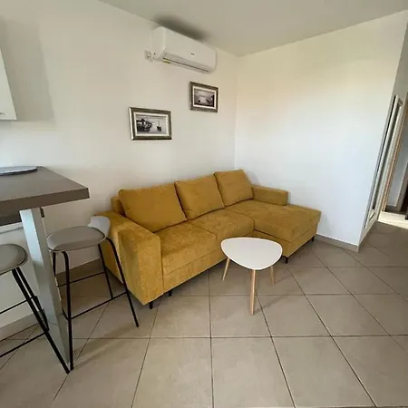 Haus Dalmatia With Heated Pool 아파트