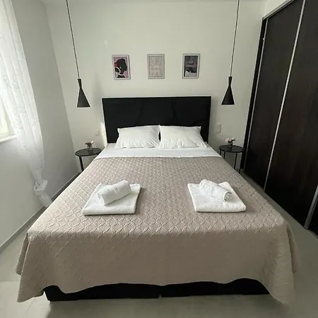 Haus Dalmatia With Heated Pool