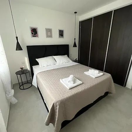 아파트 Haus Dalmatia With Heated Pool