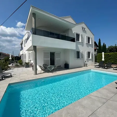 Haus Dalmatia With Heated Pool *