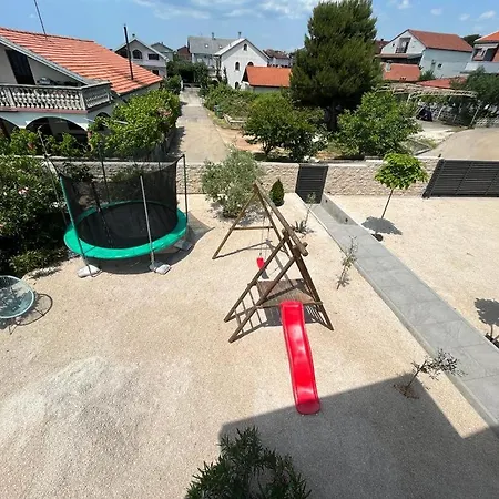 Haus Dalmatia With Heated Pool 比比涅