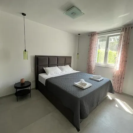 Haus Dalmatia With Heated Pool