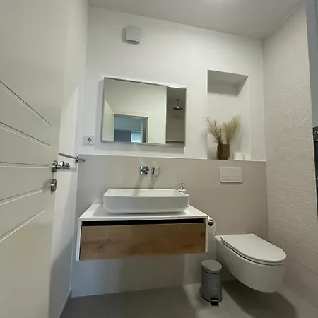 Haus Dalmatia With Heated Pool 比比涅