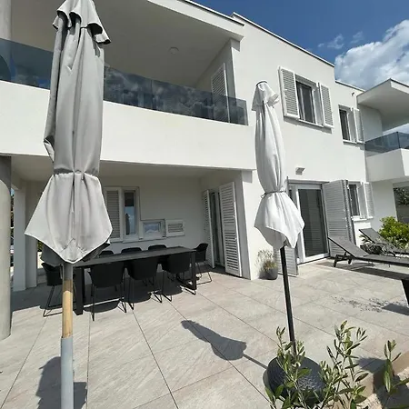 Haus Dalmatia With Heated Pool 比比涅