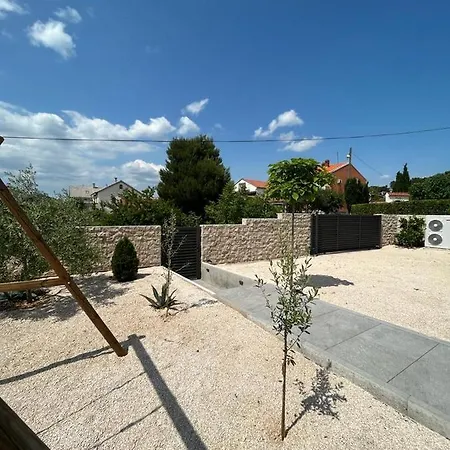 Haus Dalmatia With Heated Pool 比比涅