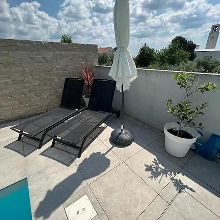 Haus Dalmatia With Heated Pool * 比比涅