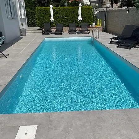 아파트 Haus Dalmatia With Heated Pool *