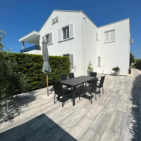 Haus Dalmatia With Heated Pool * 비빈제