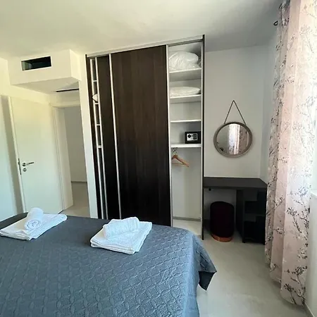 Haus Dalmatia With Heated Pool 아파트 *