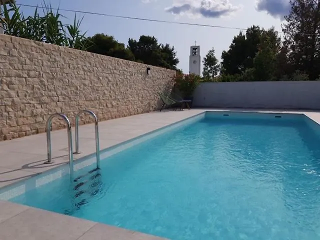 Haus Dalmatia With Heated Pool