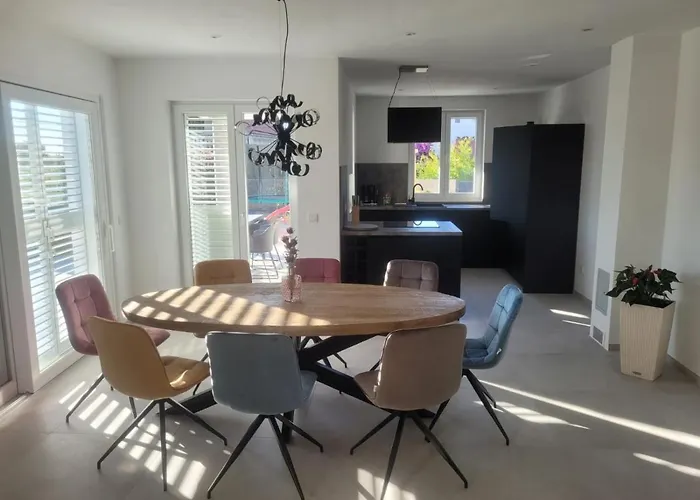 Haus Dalmatia With Heated Pool Апартаменты