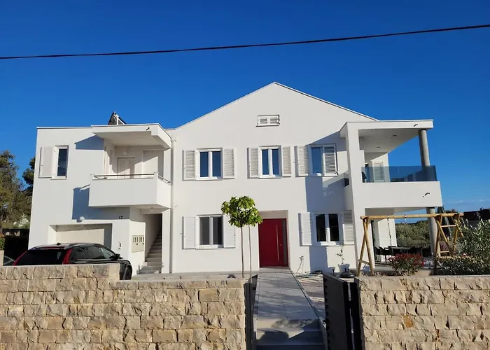 Haus Dalmatia With Heated Pool *