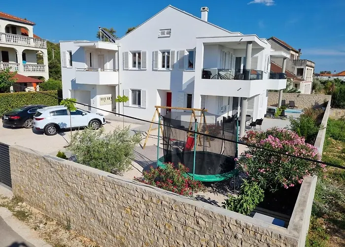 Haus Dalmatia With Heated Pool Апартаменты Бибинье