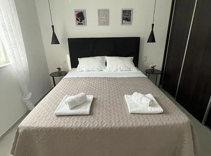 Haus Dalmatia With Heated Pool