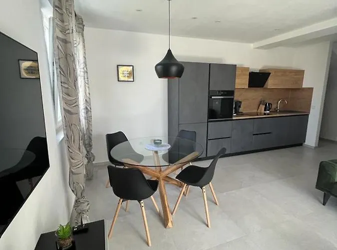 Appartement Haus Dalmatia With Heated Pool *