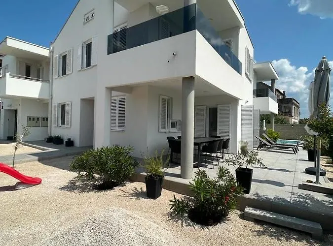 Haus Dalmatia With Heated Pool *