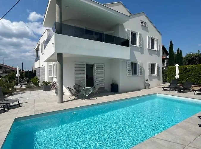 Haus Dalmatia With Heated Pool *