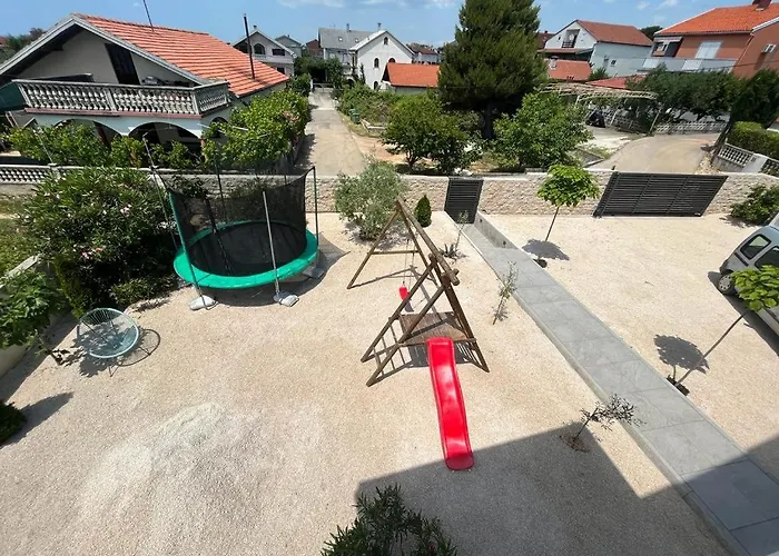 Haus Dalmatia With Heated Pool Бибинье